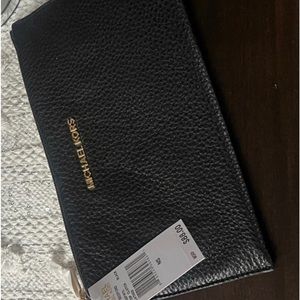 Nwt Michael kors leather wristlet